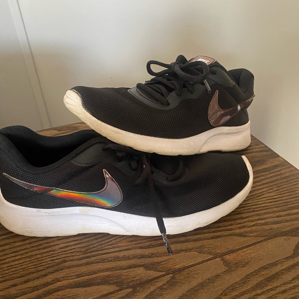 Women’s Nike tennis shoesRose gold/iridescentSize: Womens 8.5